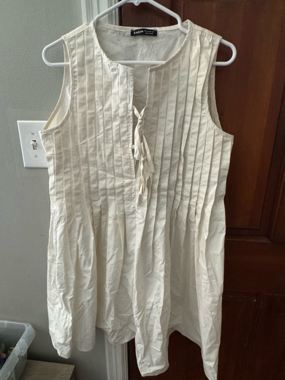 SHEIN Cream Sleeveless Pintuck Tie-Front Tunic